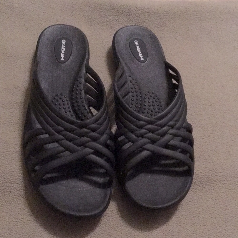 Like new Okabashi sandals size 8-9